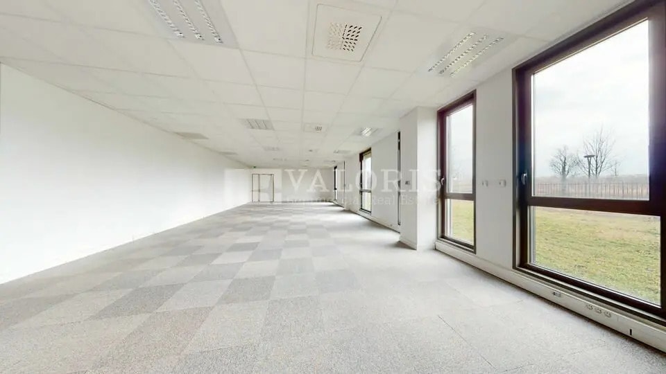 Bureau dans Saint-Priest à vendre - Photo de l’immeuble – Image 2 sur 17