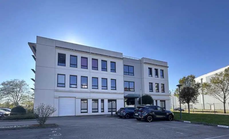 1 Rue Monseigneur Ancel, Saint-Priest à louer - Photo de l’immeuble – Image 1 sur 10