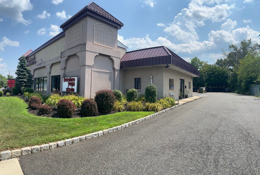 107 Sherman Ave, Raritan, NJ à louer - Photo de l’immeuble – Image 1 sur 13