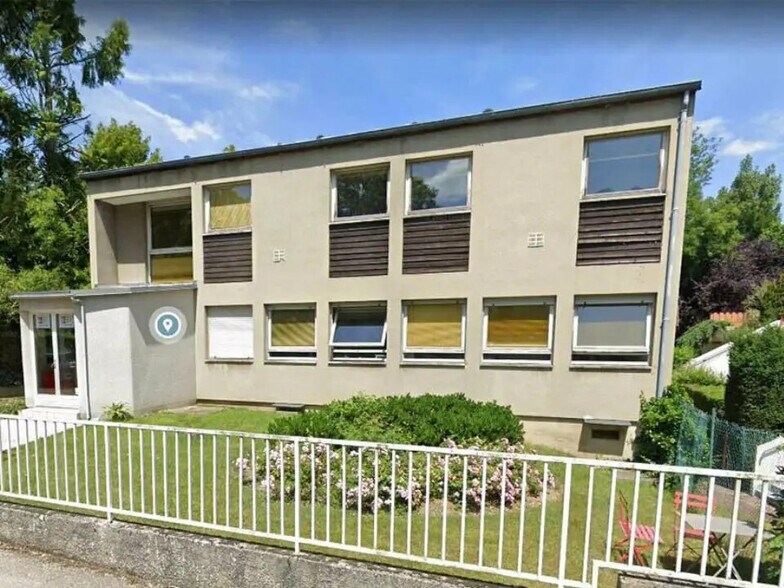 Bureau dans Louveciennes à louer - Photo de l’immeuble – Image 1 sur 4