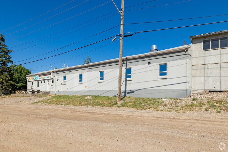 735 41st Ave NE, Calgary, AB à vendre - Photo de l’immeuble – Image 2 sur 2