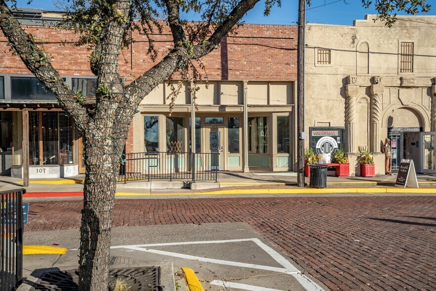 107 S Main St, Farmersville, TX à vendre - Photo de l’immeuble – Image 2 sur 25