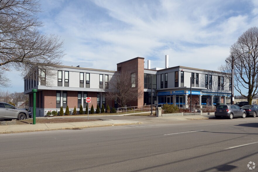 480 Adams St, Milton, MA à louer - Photo de l’immeuble – Image 2 sur 4