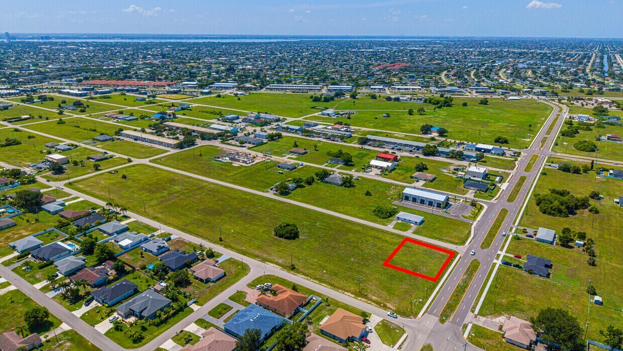 801 NE 8th Ter, Cape Coral, FL à vendre Aérien– Image 1 sur 3