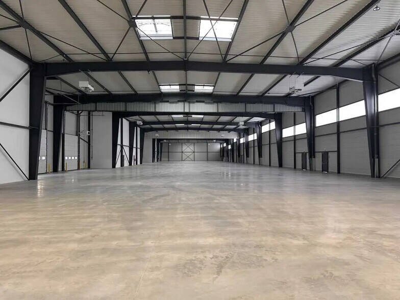 Bureau dans Saint-Priest à louer - Photo de l’immeuble – Image 2 sur 17