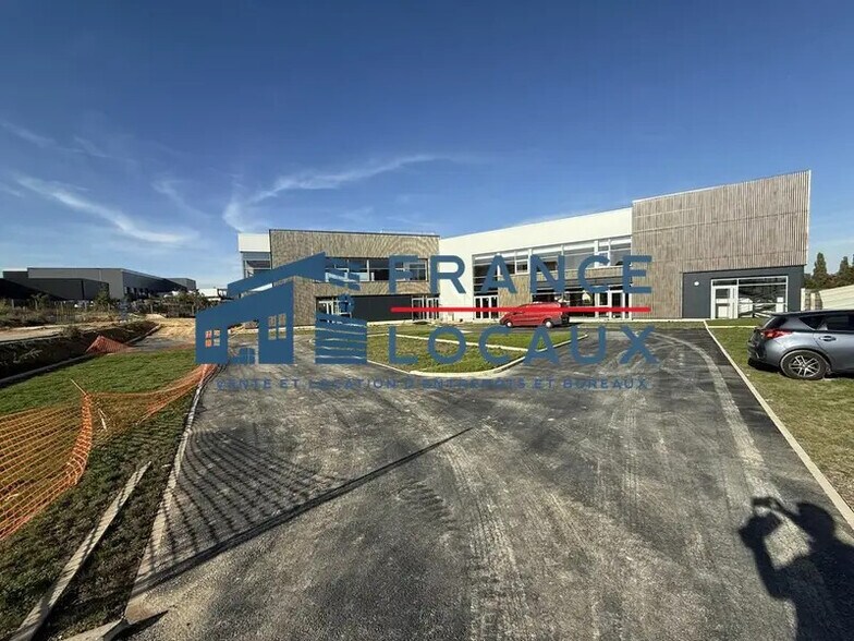 2 Avenue Du Noyer À La Malice, Louvres à vendre - Photo de l’immeuble – Image 3 sur 12