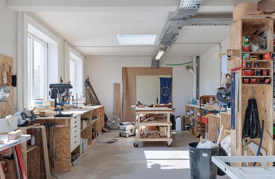Local d’activités dans Ivry Sur Seine à louer - Photo de l’immeuble – Image 1 sur 11