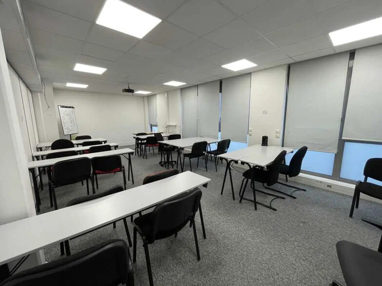 Bureau dans Montreuil à louer - Photo de l’immeuble – Image 2 sur 7