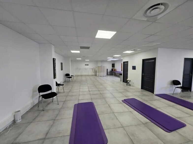 Local d'activités dans La Farlède à vendre - Photo de l’immeuble – Image 3 sur 7