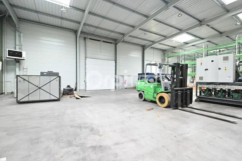 Local d’activités dans Marennes à louer - Photo de l’immeuble – Image 2 sur 12