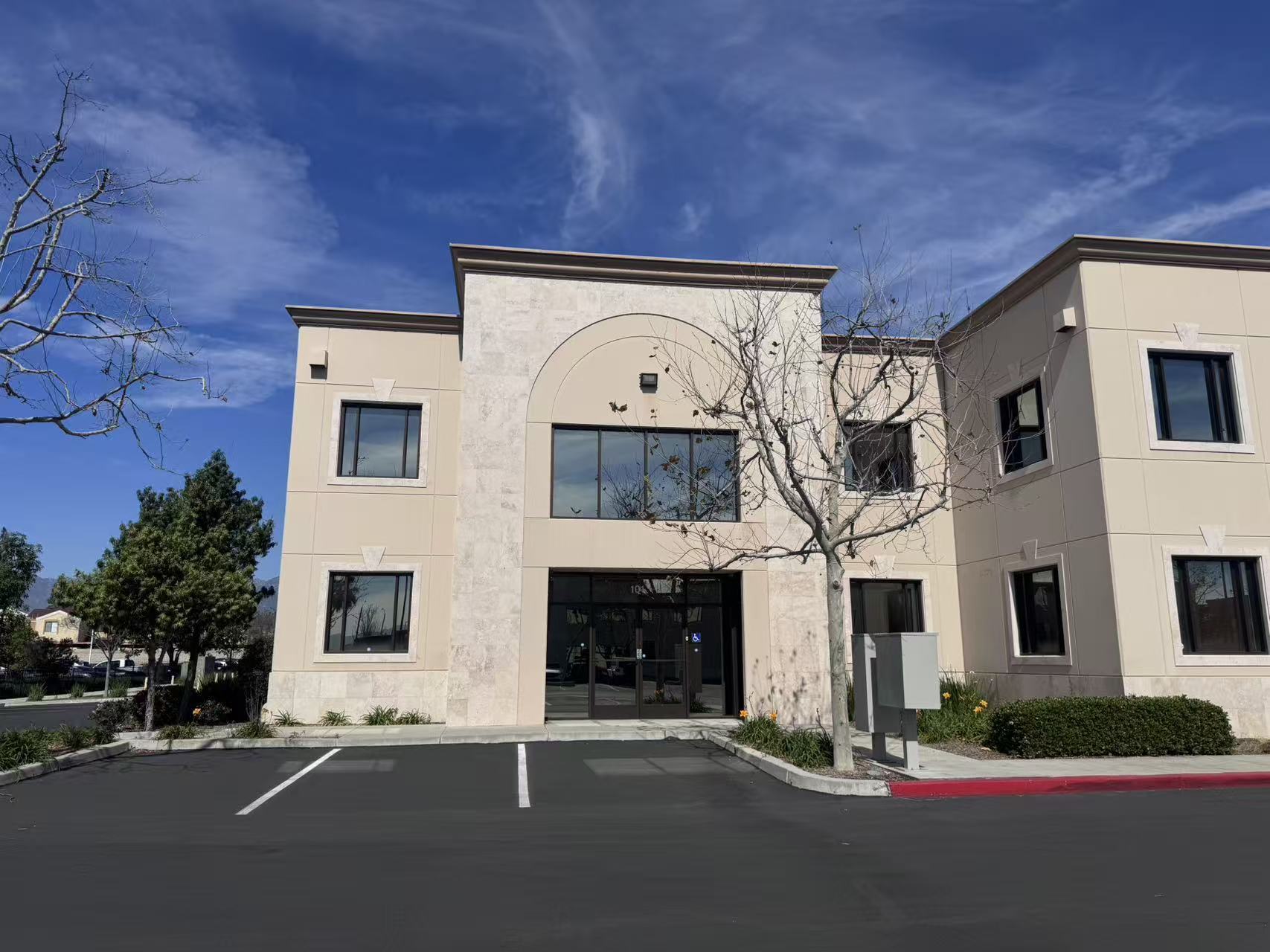 201 N Corona Ave, Ontario, CA à vendre Photo principale– Image 1 sur 6