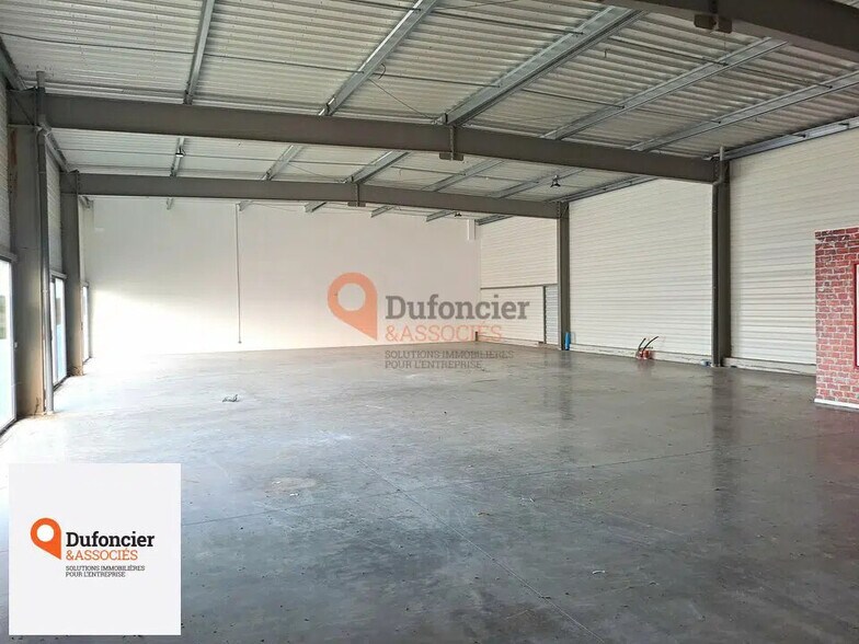 Local commercial dans Poitiers à louer - Photo de l’immeuble – Image 2 sur 7