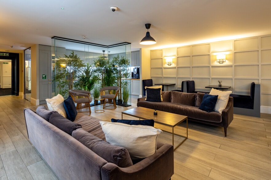 49 Grosvenor St, Londres à louer - Photo de l’immeuble – Image 2 sur 16