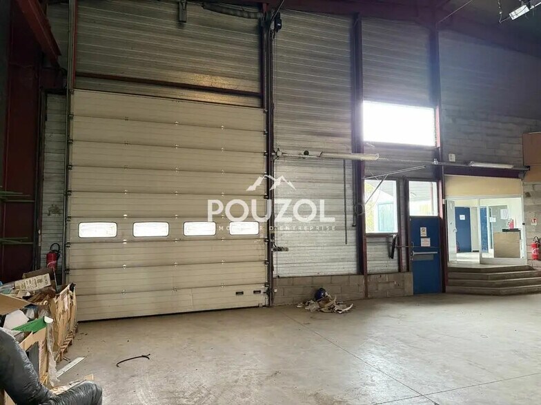 Local d’activités dans Riom à louer - Photo de l’immeuble – Image 3 sur 8