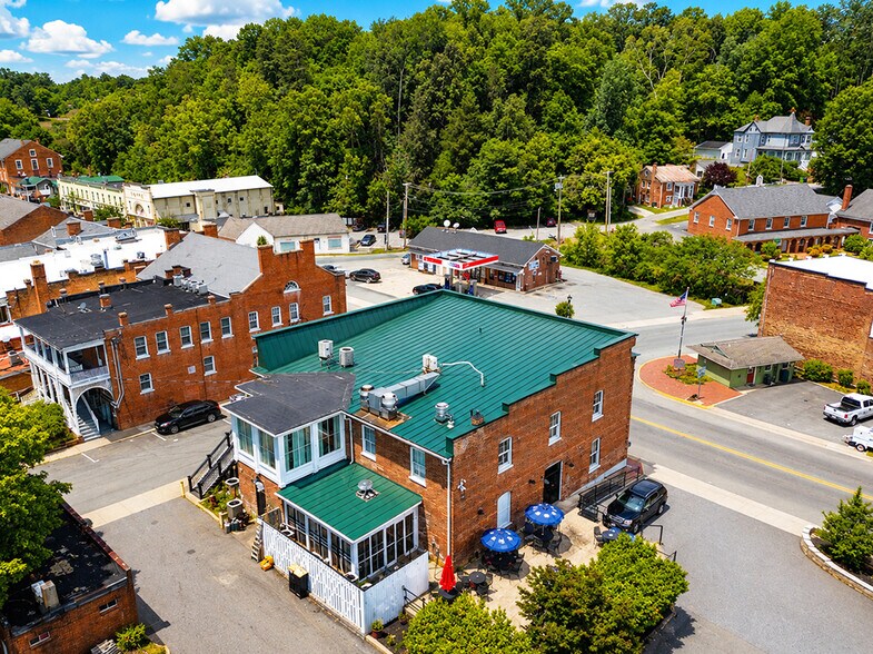 280 Valley St, Scottsville, VA à vendre - Photo de l’immeuble – Image 2 sur 10