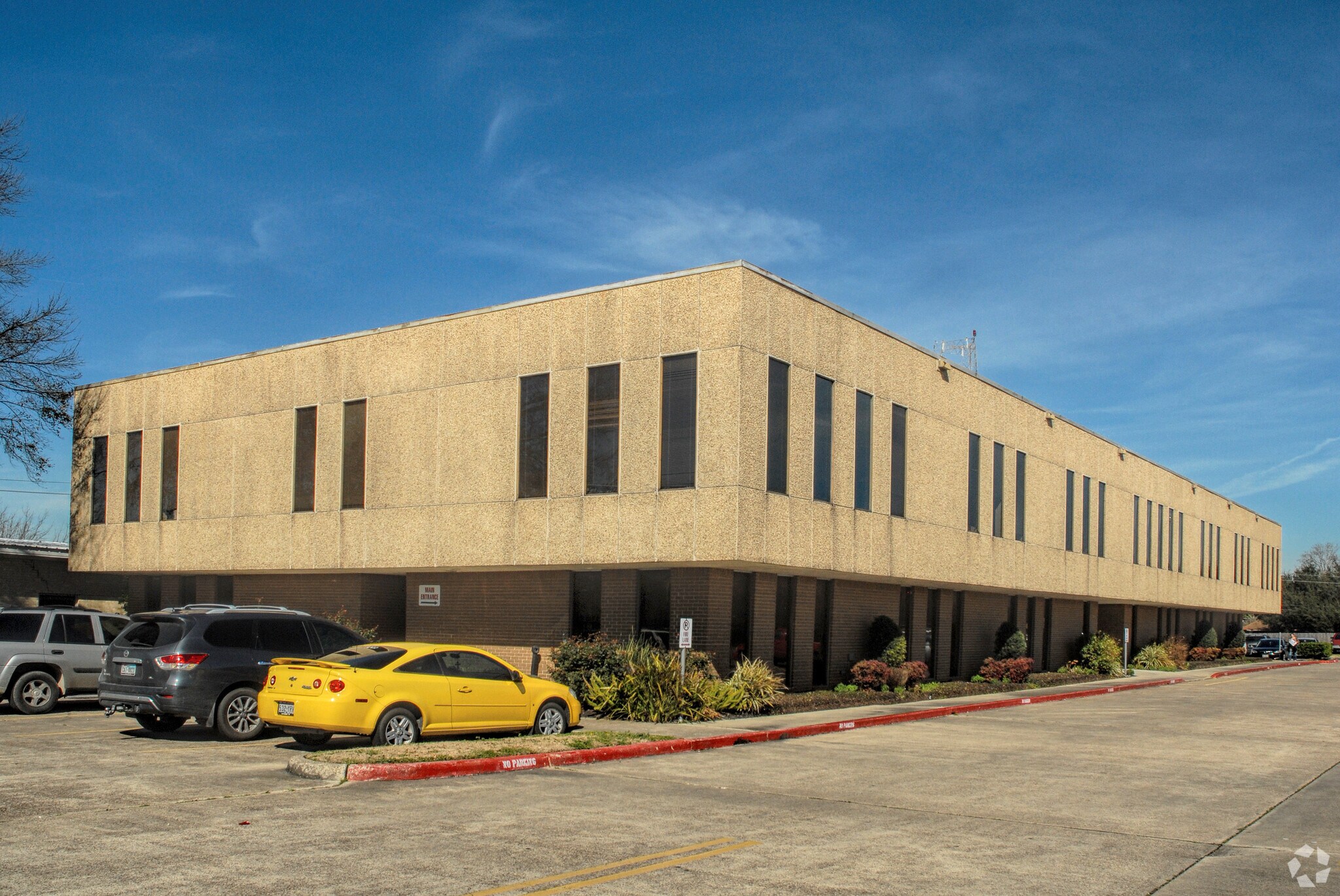 606 Rollingbrook Dr, Baytown, TX à louer Photo de l’immeuble– Image 1 sur 15