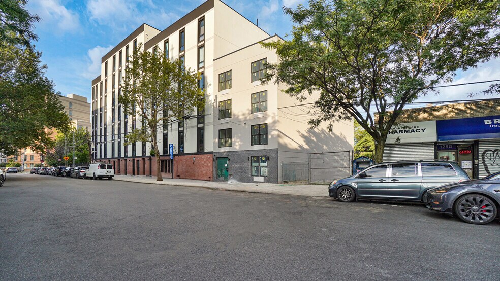 1256 Shakespeare Ave, Bronx, NY à vendre - Photo de l’immeuble – Image 2 sur 29