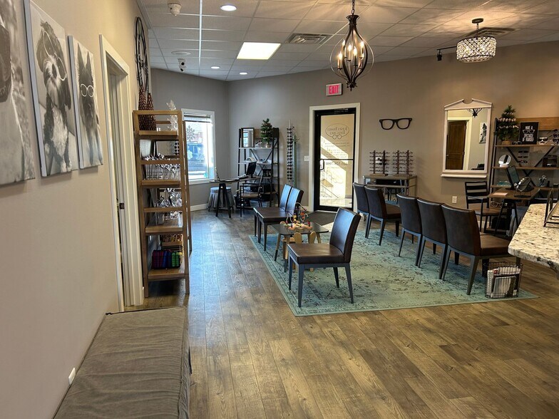 304 W Highway 38, Hartford, SD à louer - Hall d’entrée – Image 3 sur 7
