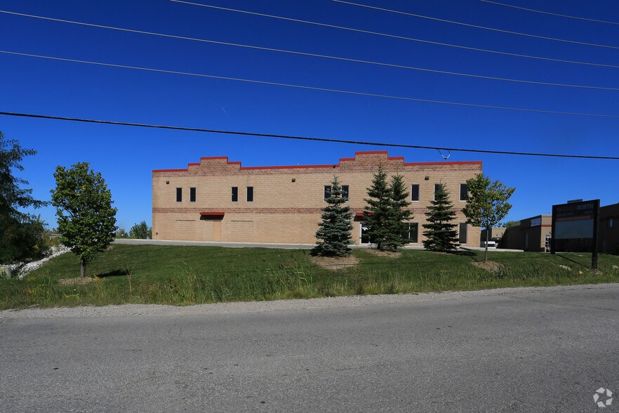 35 Morrow Rd, Barrie, ON à louer - Photo de l’immeuble – Image 2 sur 2