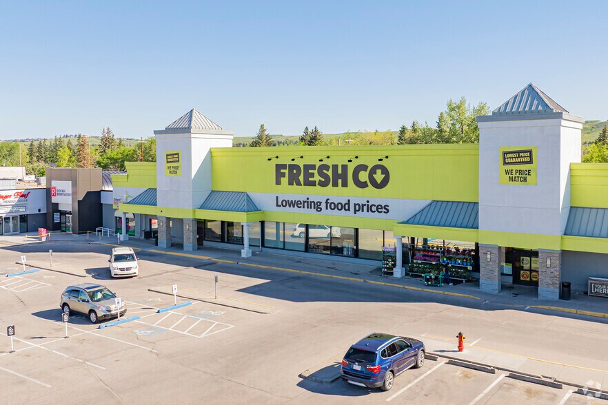 3630 Brentwood Blvd NW, Calgary, AB à louer - Photo de l’immeuble – Image 2 sur 6