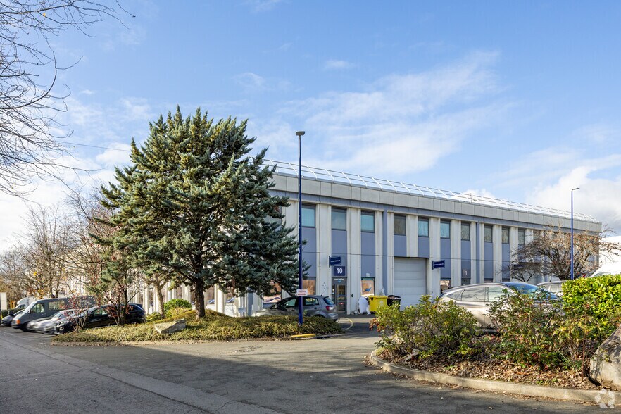 Local d’activités dans Aulnay-sous-Bois à louer - Photo de l’immeuble – Image 2 sur 4