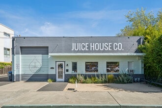 421 2nd St, Petaluma, CA à louer Photo intérieure– Image 2 sur 12