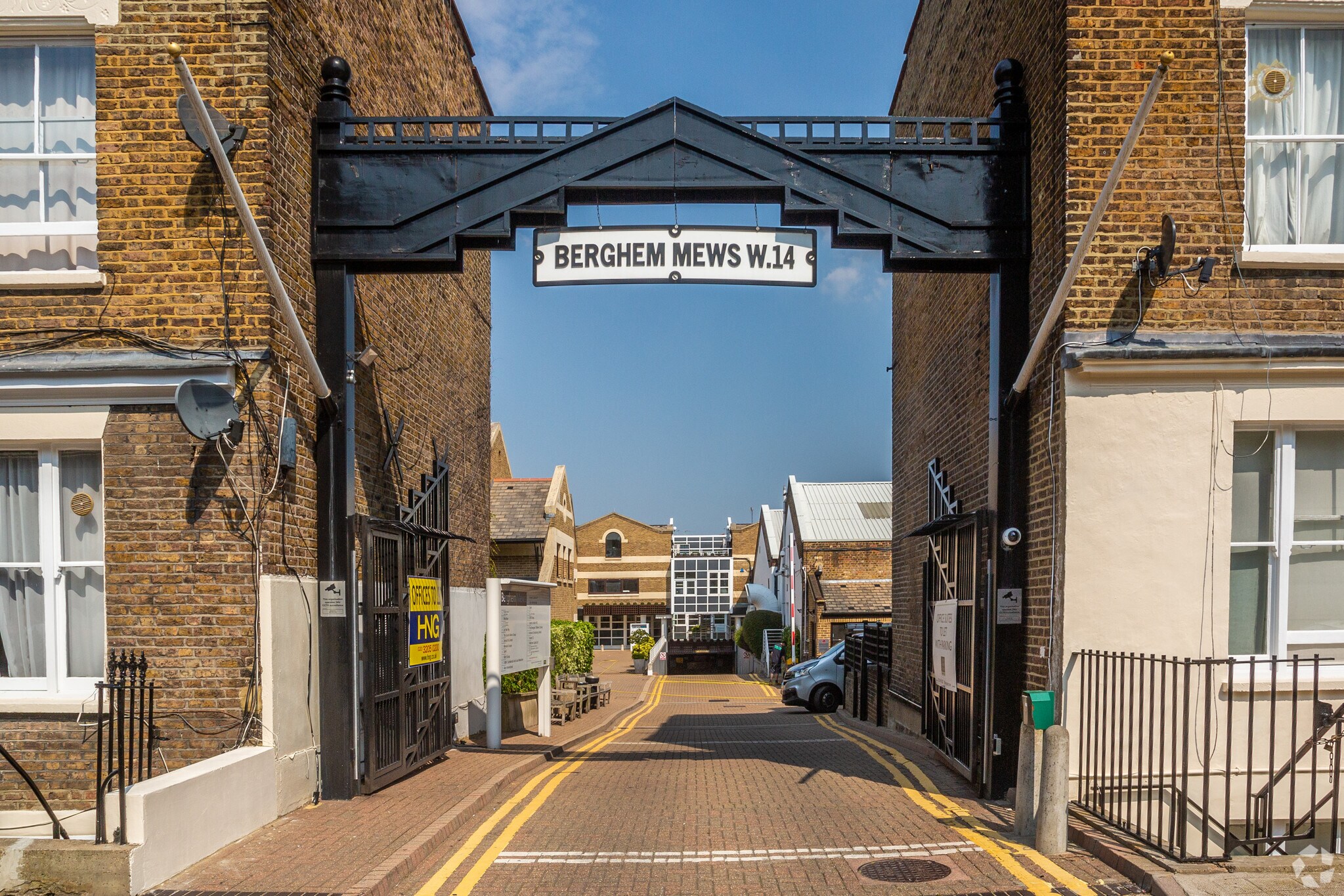 Blythe Rd, Londres à louer Photo de l’immeuble– Image 1 sur 9