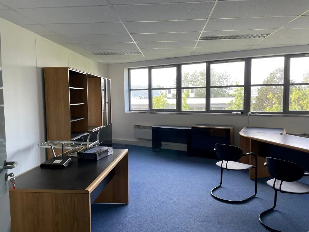 Bureau dans Poissy à louer Photo de l’immeuble– Image 1 sur 9