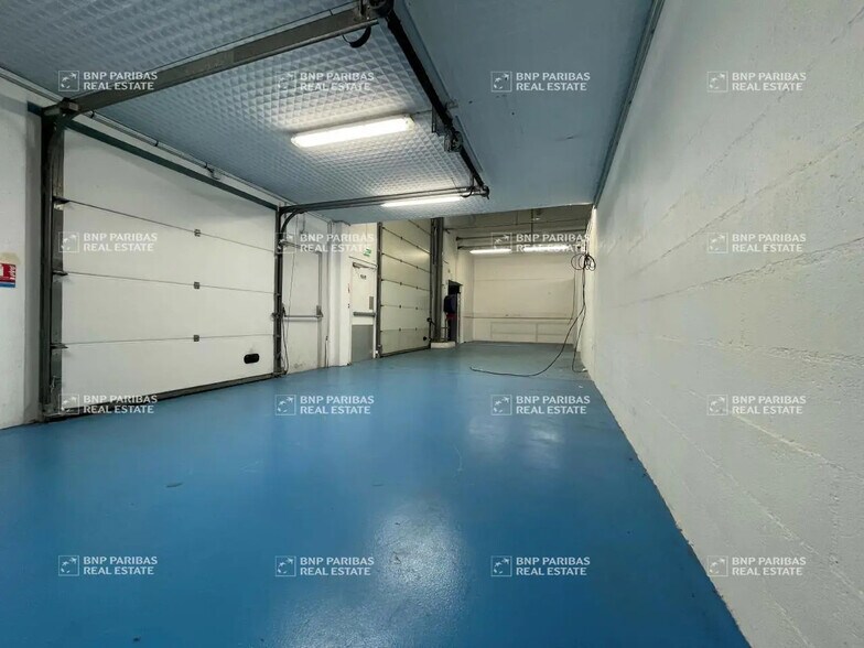 Local d’activités dans Ivry-sur-Seine à louer - Photo de l’immeuble – Image 1 sur 4