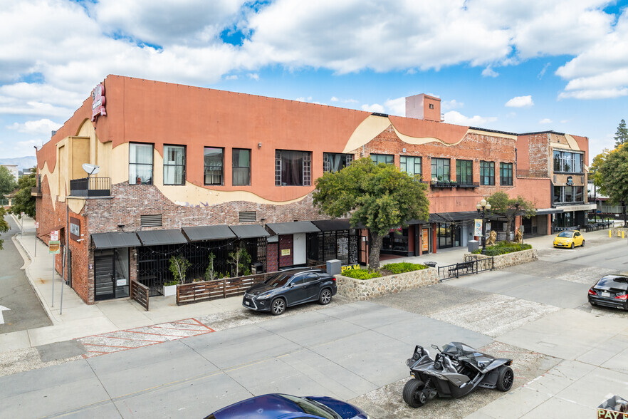 135-185 E 2nd St, Pomona, CA à louer - Photo principale – Image 1 sur 16