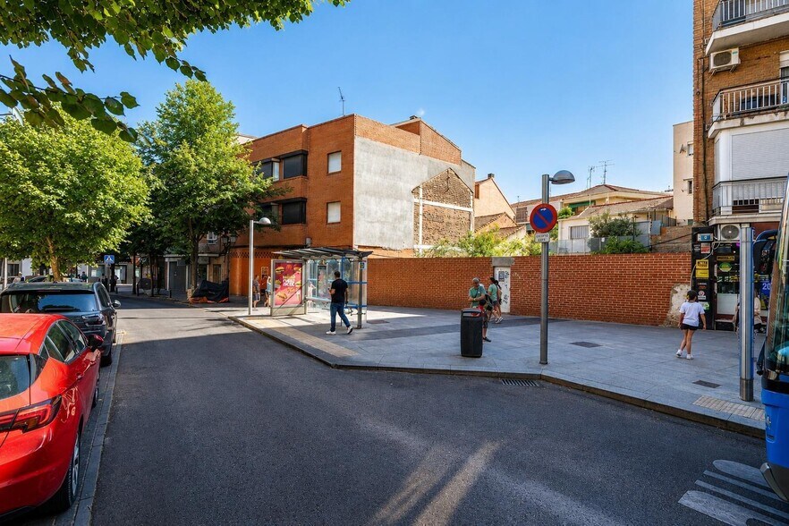 Terrain dans Madrid, Madrid à vendre - Photo de l’immeuble – Image 2 sur 8