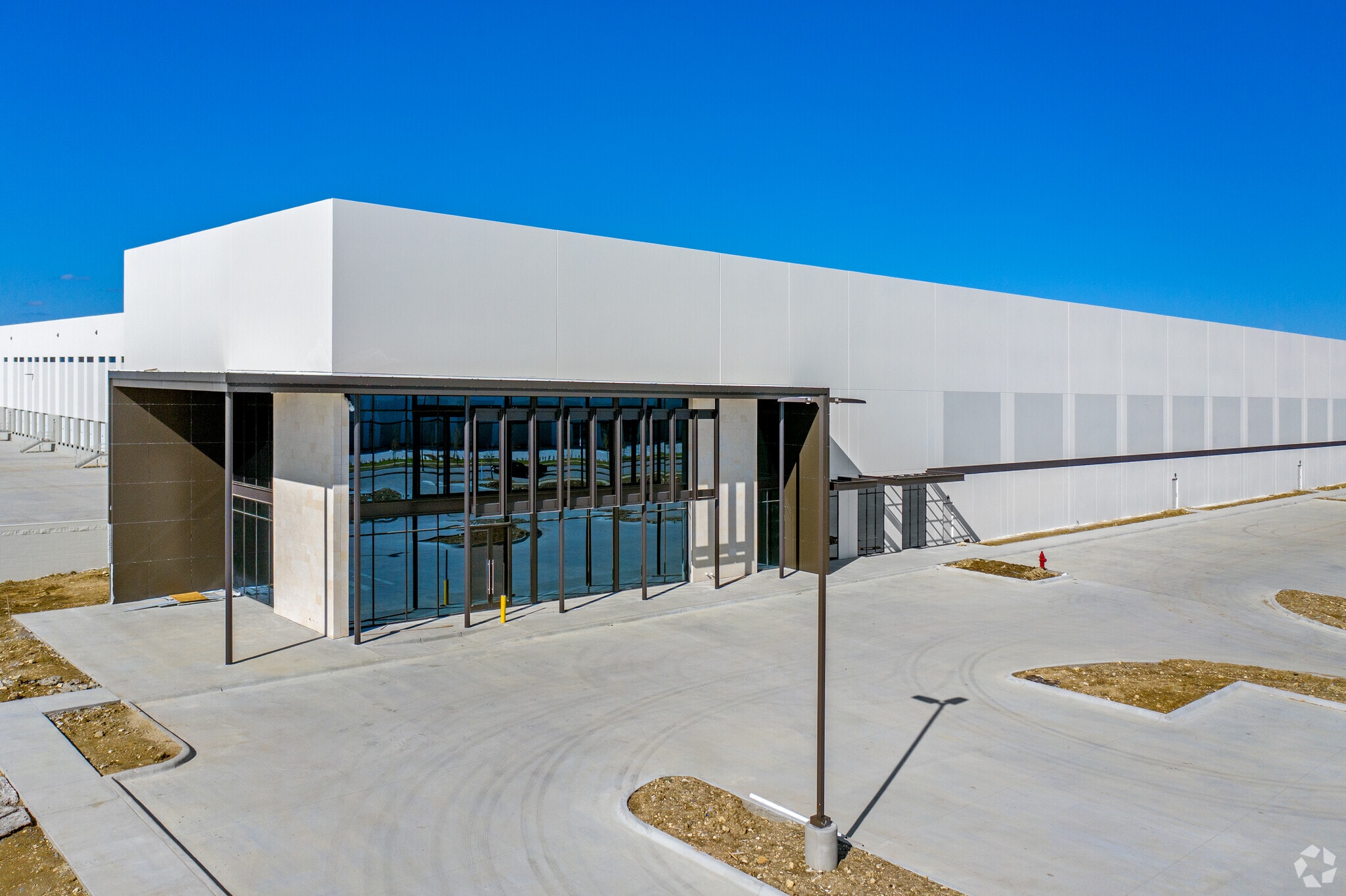 4251 Northern Cross Blvd, Haltom City, TX à louer Photo principale– Image 1 sur 7