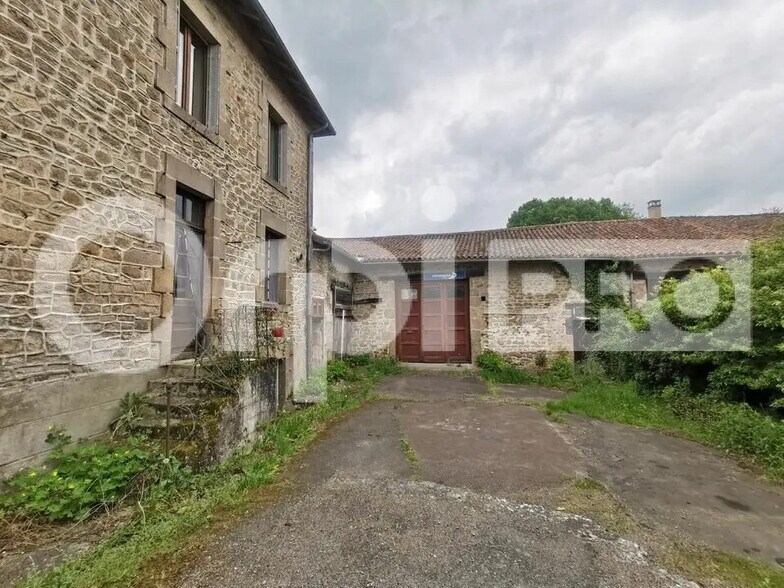 Local d'activités dans Compreignac à vendre - Photo de l’immeuble – Image 3 sur 12