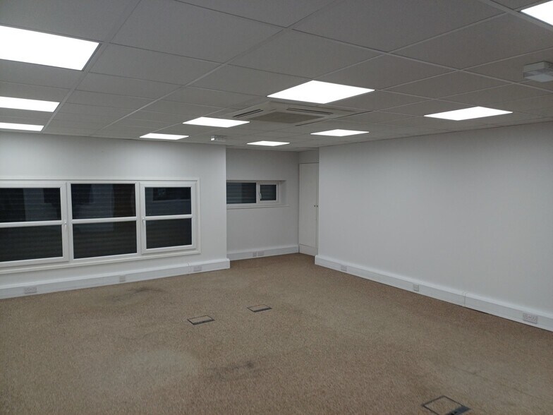 Unit 19 Grovebury Rd, Leighton Buzzard à louer - Photo intérieure – Image 3 sur 5