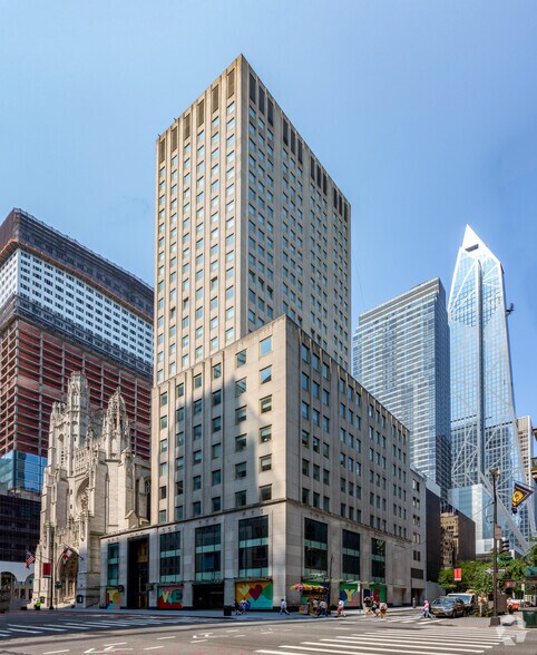 680 Fifth Ave, New York, NY à louer - Photo de l’immeuble – Image 1 sur 9