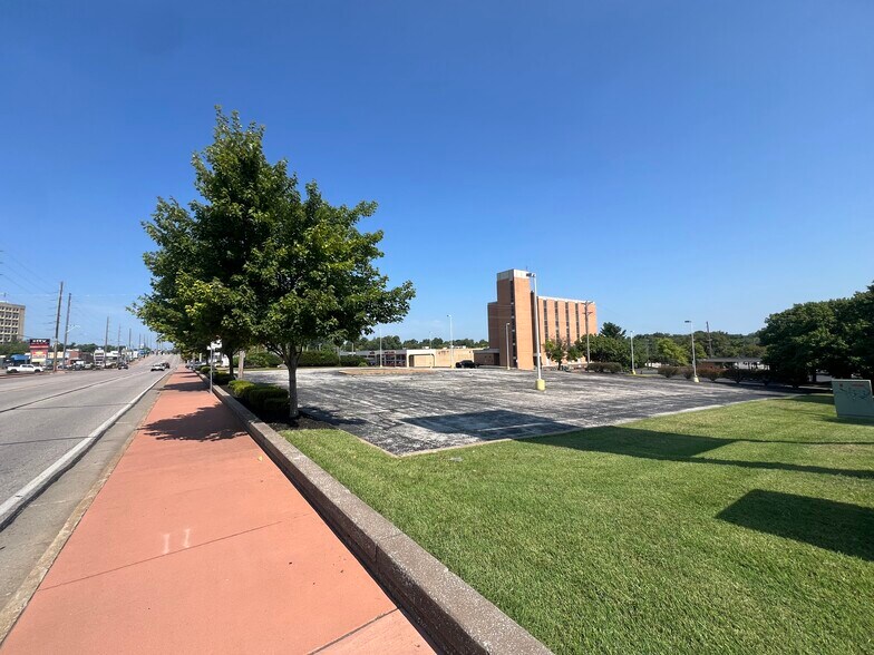 10402 International Plaza, Saint Ann, MO à vendre - Photo de l’immeuble – Image 2 sur 5