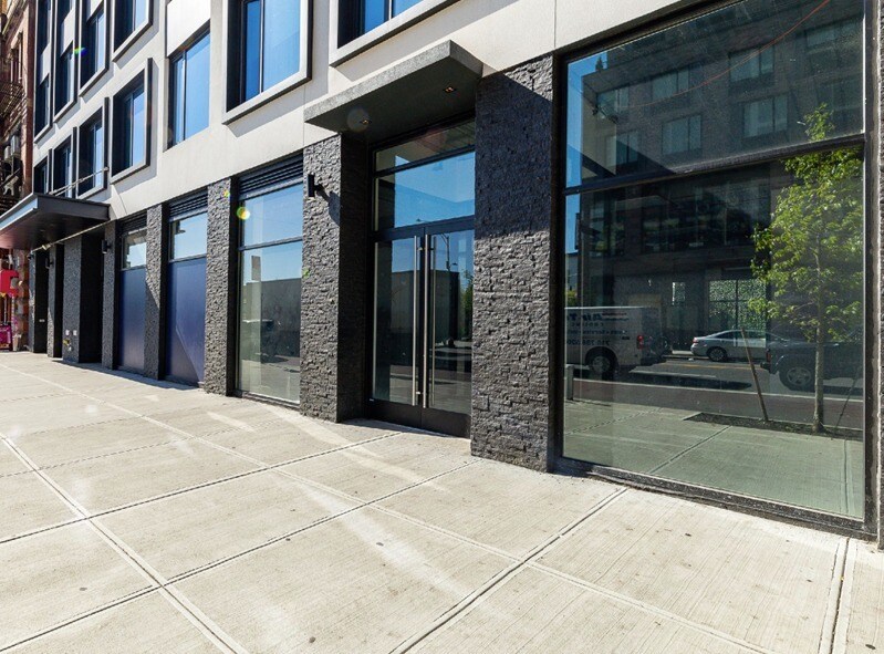 212 E 125th St, New York, NY à louer Photo de l’immeuble– Image 1 sur 3