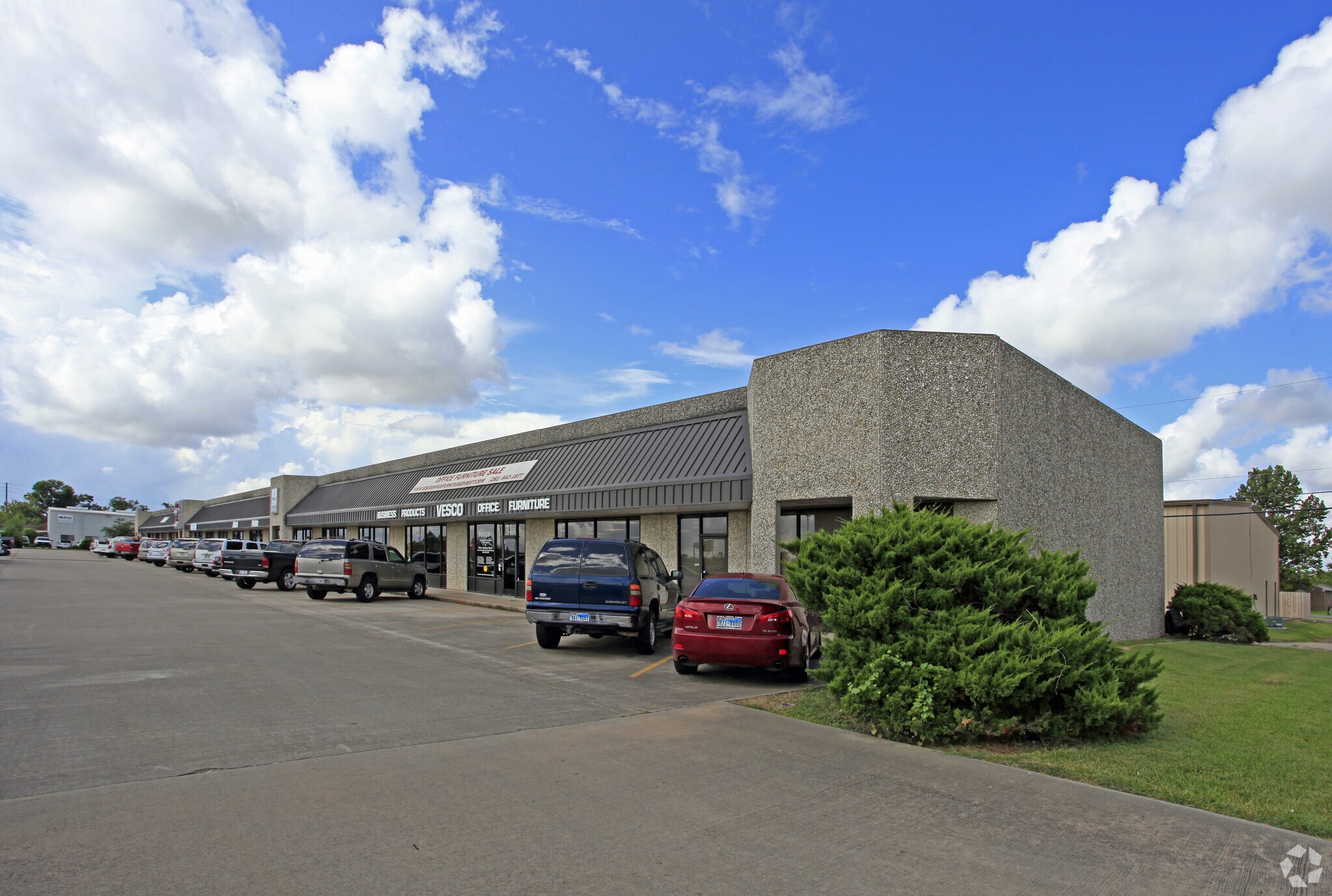 La Porte Business Park portefeuille de 2 biens à vendre sur LoopNet.fr Photo principale– Image 1 sur 15