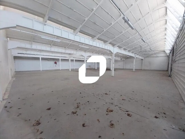 Plus de détails pour 34-36 Avenue Des Bruyères, Décines-Charpieu - Local d’activités à vendre