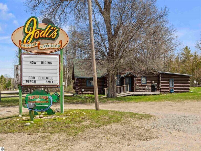 15015 US Highway 31, Beulah, MI à vendre - Photo de l’immeuble – Image 1 sur 49