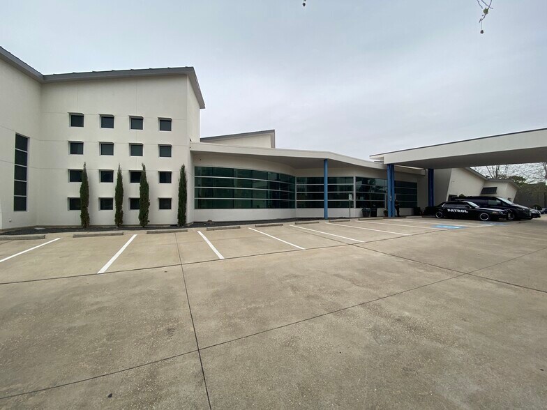 2620 Tanglewilde St, Houston, TX à vendre - Photo de l’immeuble – Image 2 sur 11