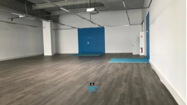 Plus de détails pour Local commercial à louer