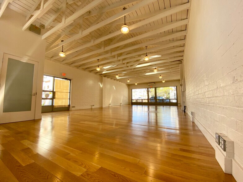 911 De la Vina St, Santa Barbara, CA à louer - Photo de l’immeuble – Image 3 sur 14