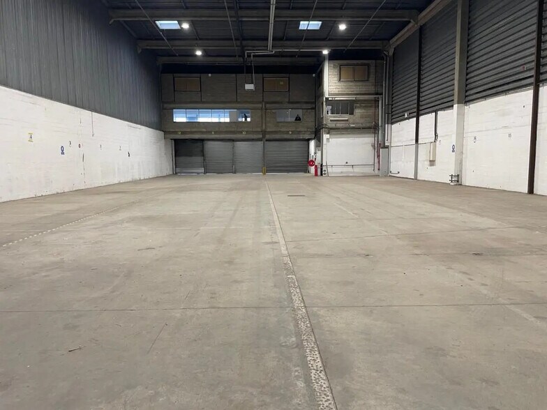 Local d’activités dans Aulnay-sous-Bois à louer - Photo de l’immeuble – Image 2 sur 7