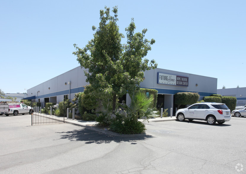 303 W Bedford Ave, Fresno, CA à louer - Photo de l’immeuble – Image 2 sur 5