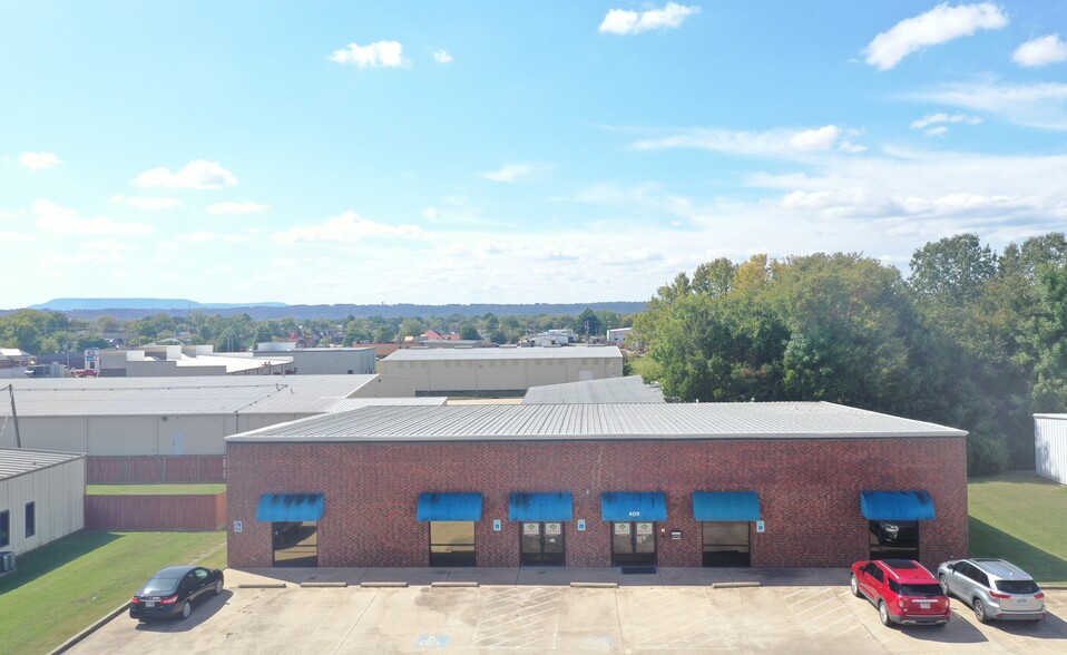 409 N Elmira Ave, Russellville, AR à vendre - Photo de l’immeuble – Image 1 sur 25