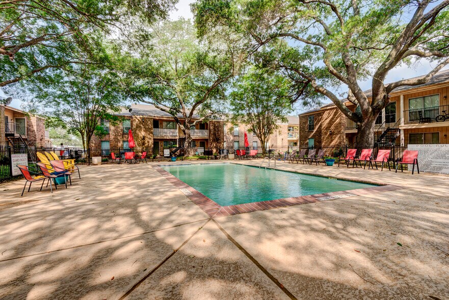 708 Alabama St, Katy, TX à vendre - Photo de l’immeuble – Image 1 sur 10