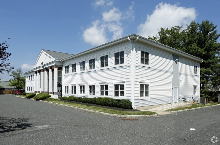 239 Prospect Plains Rd, Monroe Township, NJ à louer - Photo principale – Image 1 sur 27