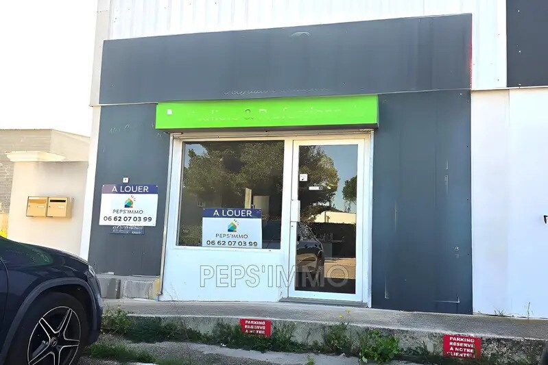 Local commercial dans Saint-Mitre-les-Remparts à louer Photo de l’immeuble– Image 1 sur 8