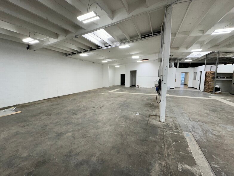 921 N Logan St, Santa Ana, CA à vendre - Photo de l’immeuble – Image 3 sur 9
